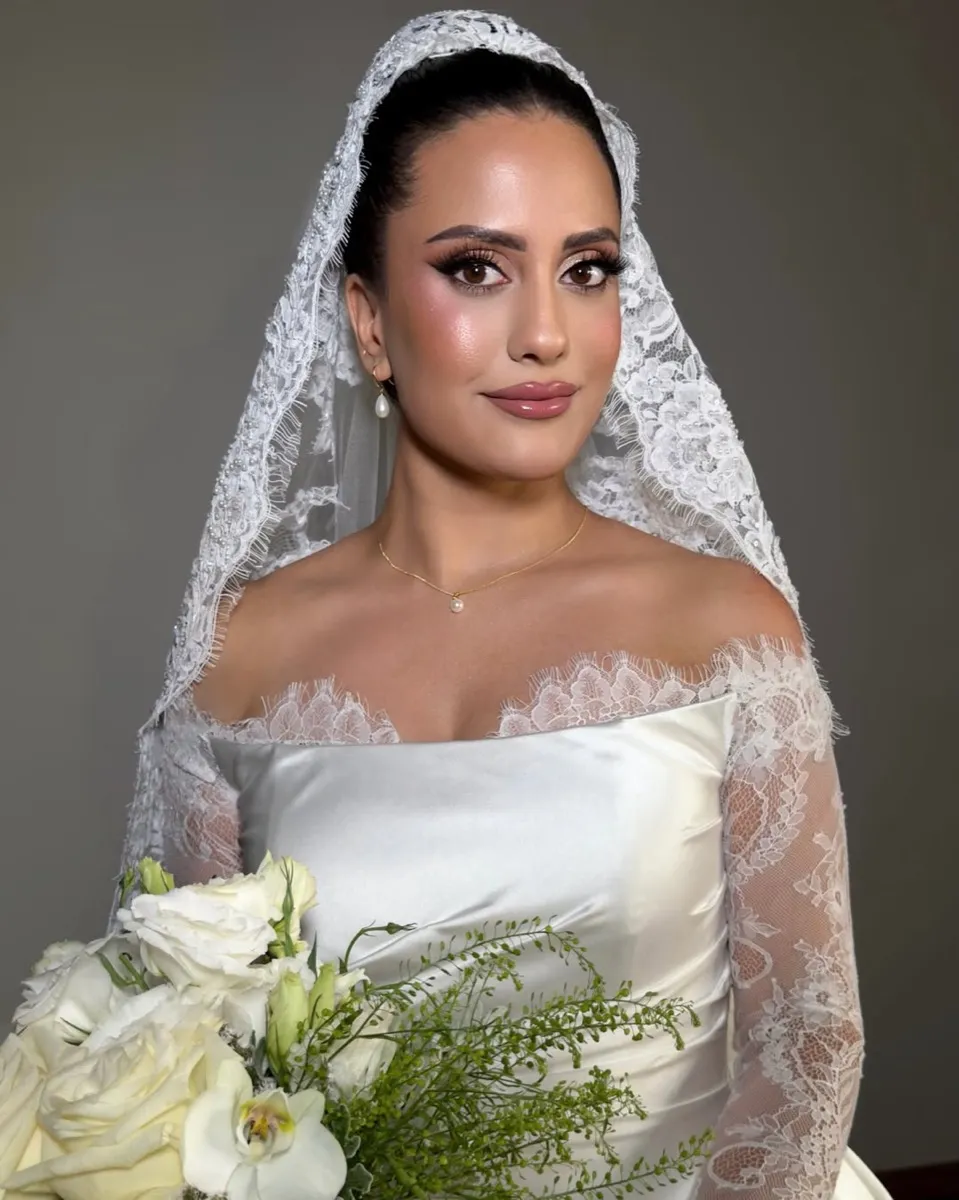 Bride with veil holding bouquet